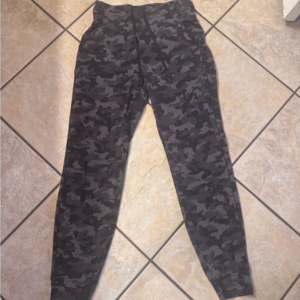 lululemon athletica gray camouflage joggers